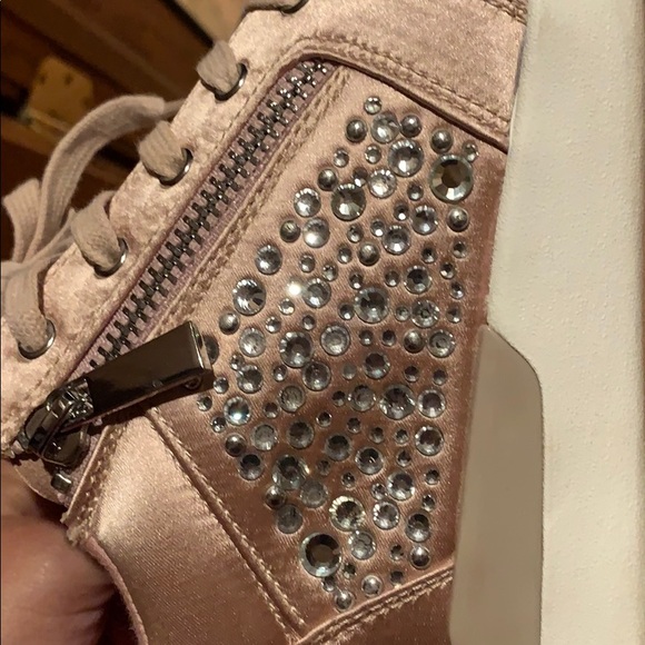 Pink sneakers - Picture 4 of 6